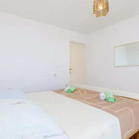 Nikola- Double With Terrace And Sea View Apartman